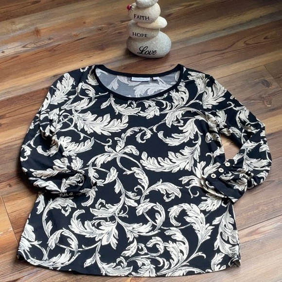 💖New Listing! Susan Graver black crew neck with white flowers, 3/4 sleeve. - Picture 2 of 4